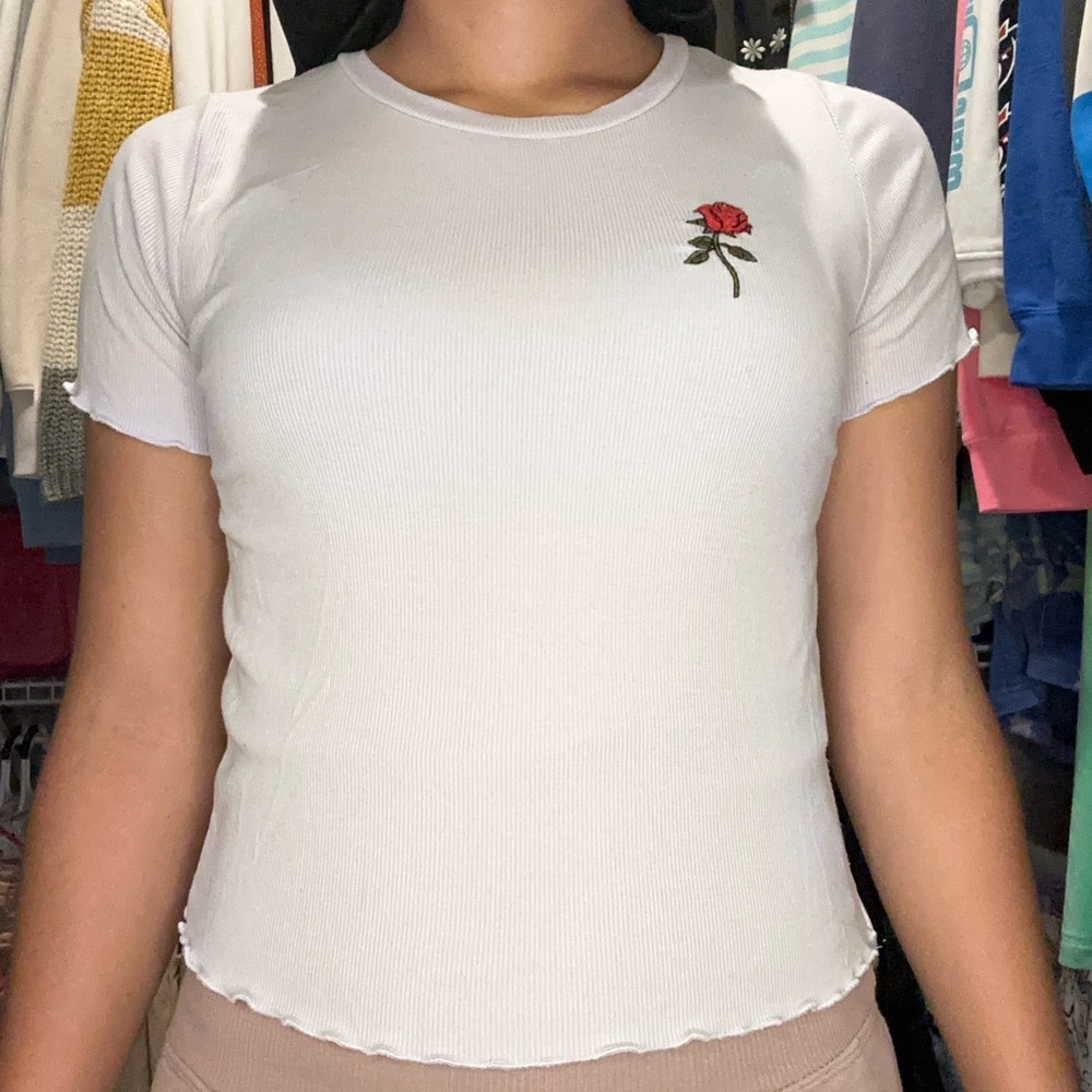 Wild Fable Women's Short Sleeve w Embroidered Rose Light Purple Lettuce Cut